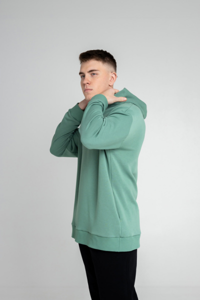 Эта оверсайз толстовка из футера — идеальный выбор для тех, кто ценит комфорт и стиль. Прямой силуэт и длина до середины бедра обеспечивают универсальность, а накладной карман-кенгуру добавляет практичности. Цельнокроеный бесшовный капюшон с вытачкой и аккуратно закрытым швом по спинке гарантирует уют. Манжеты и притачной пояс из футера или кашкорсе создают завершенный образ, а декоративная отстрочка по швам добавляет изюминку. Эта толстовка станет незаменимой частью вашего повседневного гардероба. Эта оверсайз толстовка из футера — идеальный выбор для тех, кто ценит комфорт и стиль. Прямой силуэт и длина до середины бедра обеспечивают универсальность, а накладной карман-кенгуру добавляет практичности. Цельнокроеный бесшовный капюшон с вытачкой и аккуратно закрытым швом по спинке гарантирует уют. Манжеты и притачной пояс из футера или кашкорсе создают завершенный образ, а декоративная отстрочка по швам добавляет изюминку. Эта толстовка станет незаменимой частью вашего повседневного гардероба.