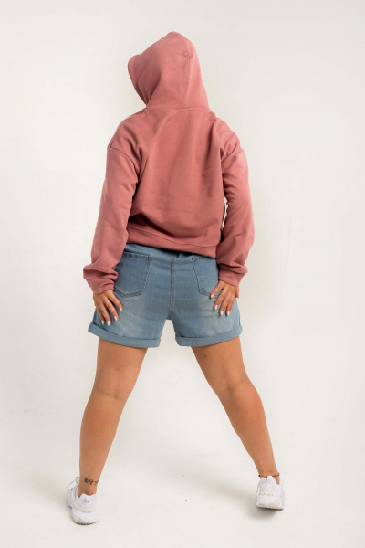 Толстовка HoodyOversize - Худи женское оверсайз, на полочке размещен накладной карман «кенгуру» Толстовка HoodyOversize - Худи женское оверсайз, на полочке размещен накладной карман «кенгуру», горловина имеет втачной капюшон из двух деталей с подкладкой из основной ткани, имеет кулиску со шнуром, вставленным в выметанные петли. Верхний капюшон отстрочен по среднему шву ш/ш 0,5 см. Рукав втачной со спущенной линией плеча, низ обработан манжетой из кашкорсе. Длина изделия чуть ниже линии талии, низ обработан поясом из кашкорсе. Шов горловины усилен киперной лентой, декоративная отстрочка по горловине ширина шва 0,5 см