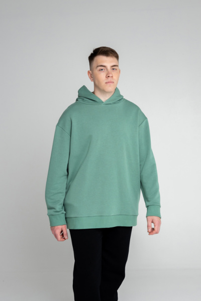 Эта оверсайз толстовка из футера — идеальный выбор для тех, кто ценит комфорт и стиль. Прямой силуэт и длина до середины бедра обеспечивают универсальность, а накладной карман-кенгуру добавляет практичности. Цельнокроеный бесшовный капюшон с вытачкой и аккуратно закрытым швом по спинке гарантирует уют. Манжеты и притачной пояс из футера или кашкорсе создают завершенный образ, а декоративная отстрочка по швам добавляет изюминку. Эта толстовка станет незаменимой частью вашего повседневного гардероба. Эта оверсайз толстовка из футера — идеальный выбор для тех, кто ценит комфорт и стиль. Прямой силуэт и длина до середины бедра обеспечивают универсальность, а накладной карман-кенгуру добавляет практичности. Цельнокроеный бесшовный капюшон с вытачкой и аккуратно закрытым швом по спинке гарантирует уют. Манжеты и притачной пояс из футера или кашкорсе создают завершенный образ, а декоративная отстрочка по швам добавляет изюминку. Эта толстовка станет незаменимой частью вашего повседневного гардероба.